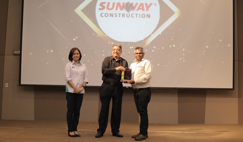 2019 Putrajaya Holding’s HSE Appreciation Awards - Gold Awards for 7MD7 Project, Project Manager & Environment Officer